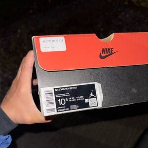 Nike Air Jordan 1 Retro Box in Black and Red